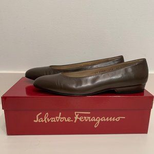 Vintage Ferragamo Taupe Flats - Never Worn